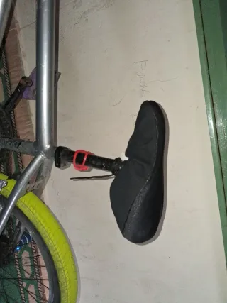 Bicicleta BMX plateada