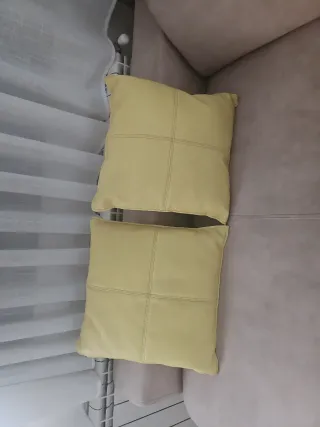 2 Cojines Piel Amarillos