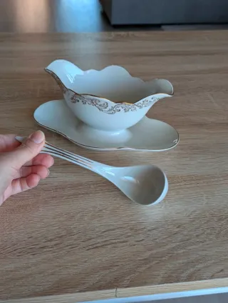 Zuppiera e salsiera vintage porcellana