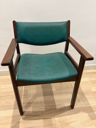 Silla ancha de madera y tela impermeable