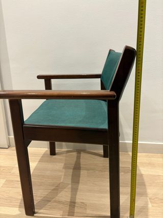 Silla ancha de madera y tela impermeable