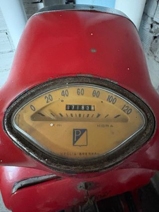 Vespa 175 Roja