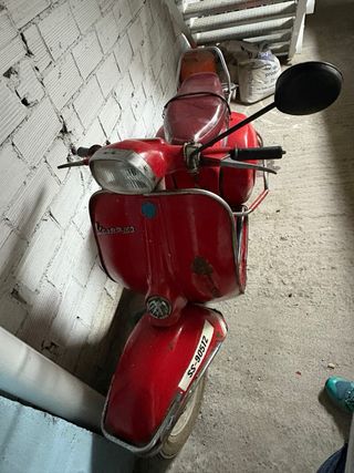 Vespa 175 Roja