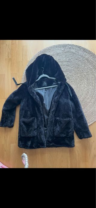 Abrigo de pelo negro