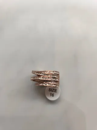 Anillo Talla 16 Dorado con Circonitas