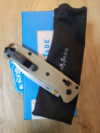 Benchmade Bugout AXIS