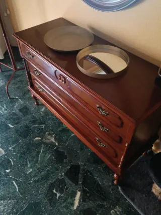 Cómoda de madera con 3 cajones antigua