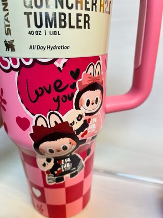 Taza Stanley Quencher H2 Labubu Rosa