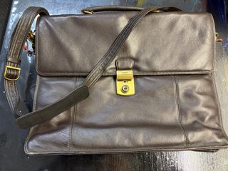 Maletín de piel marrón grande