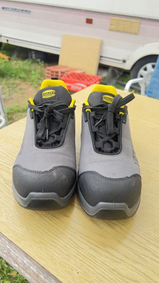 Botas de construcción Diadora grises y amarillas