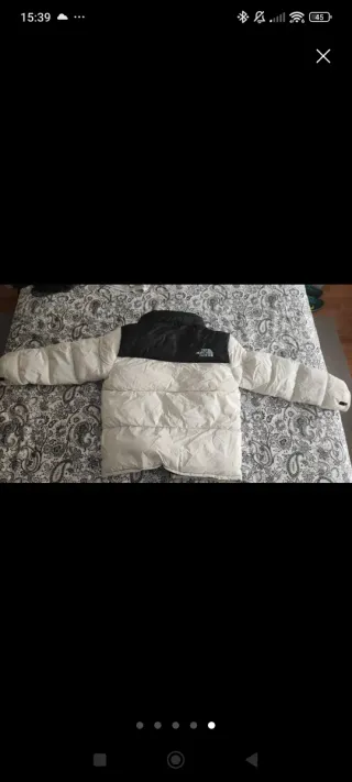 Cazadora The North Face blanca y negra