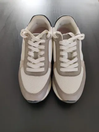 Zapatillas Parfois plataforma grises y blancas