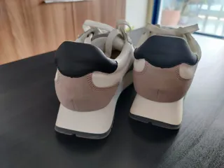 Zapatillas Parfois plataforma grises y blancas