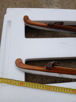 Patines de hielo antiguos de madera