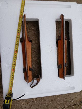 Patines de hielo antiguos de madera