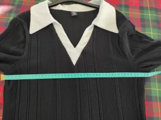 Maglia nera colletto bianco