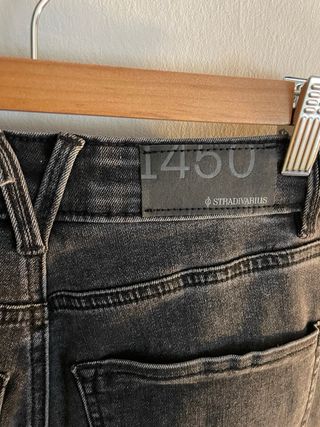 Pantalón vaquero negro Stradivarius Talla 36
