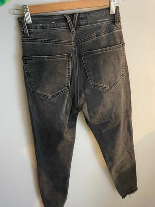 Pantalón vaquero negro Stradivarius Talla 36