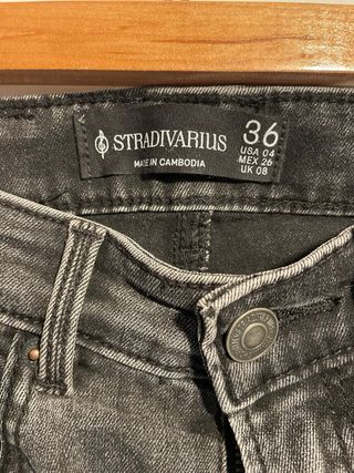 Pantalón vaquero negro Stradivarius Talla 36