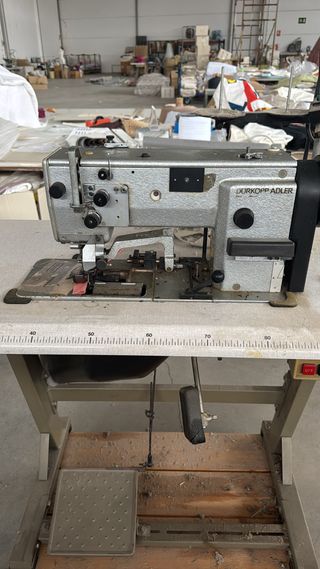 Máquina de coser Durkopp Adler