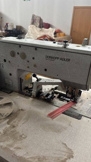 Máquina de coser Durkopp Adler