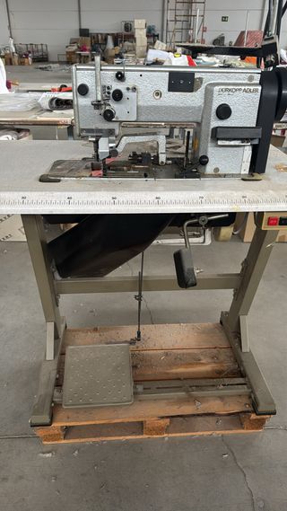 Máquina de coser Durkopp Adler