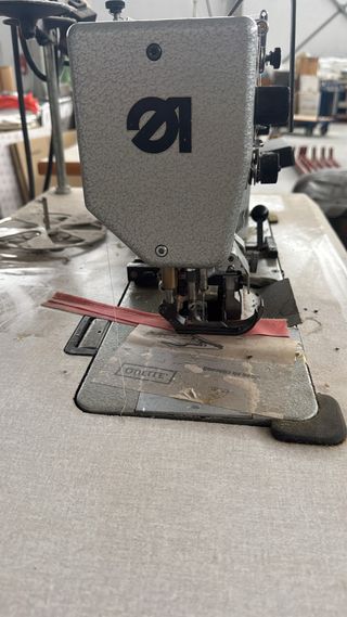 Máquina de coser Durkopp Adler