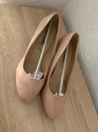 Zapatos charol nude tacón bajo talla 36
