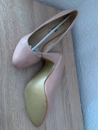 Zapatos charol nude tacón bajo talla 36