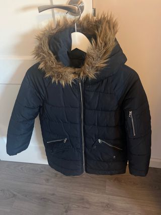 Abrigo Zara Negro con Capucha y Pelo