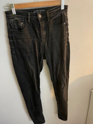 Pantalón vaquero Stradivarius negro talla 34