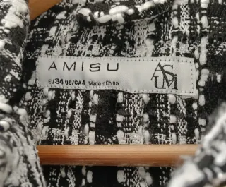 Jaqueta croped preta e branca