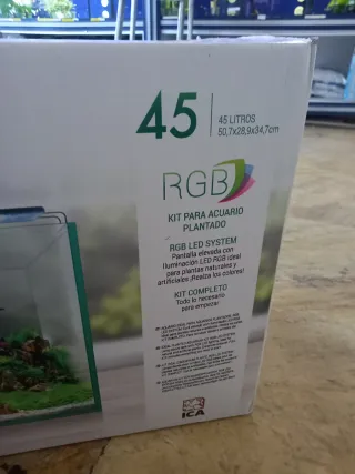 Acuario AquaLed RGB 45L con pantalla integrada