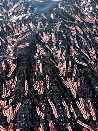 Vestido Zara lentejuelas negro y dorado.