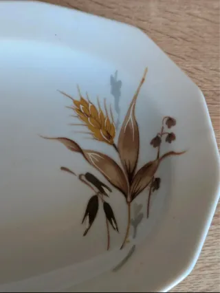 Vassoio e portatovaglioli in porcellana