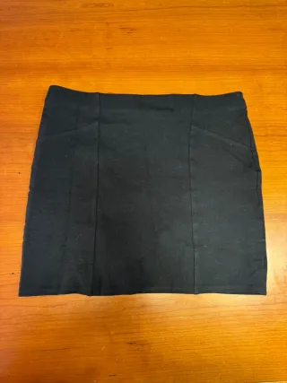 Falda semipiel morada con cremallera