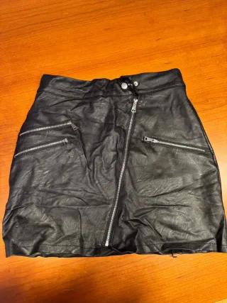 Falda semipiel morada con cremallera