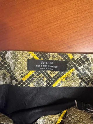 Falda semipiel morada con cremallera