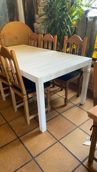 Mesa de terraza de plástico y madera