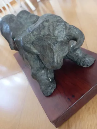 Escultura de Toro en Bronce de Cossio