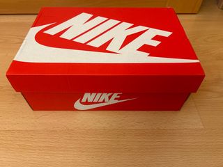 Caja vacía Nike