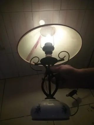 Lámpara de mesa cerámica y metal