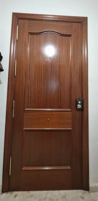Puerta de madera maciza para exterior