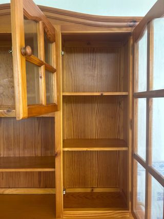 Mueble de pino macizo