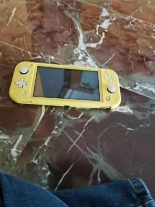 Nintendo Switch Lite Amarillo