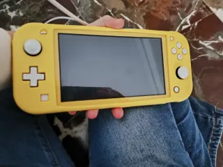 Nintendo Switch Lite Amarillo