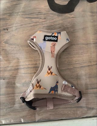 Arnés gotoo con estampado de perros talla XS