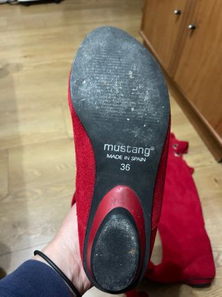 Botas altas mujer negras con tachuelas,regalo otra