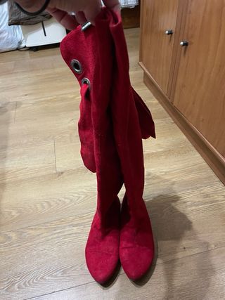 Botas altas mujer negras con tachuelas,regalo otra