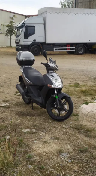 Moto Plata y Negra